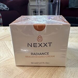 NEXXT Radiance Brightening Cream - Cream and Brown